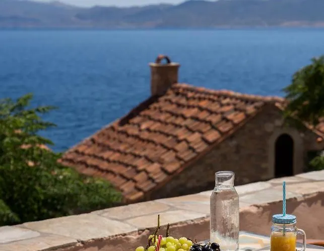 Myrsini\'S Castle House - Comfortable Residence With Large Balcony & Sea View